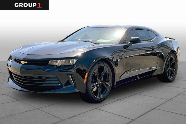 2017 Chevrolet Camaro 1LT RWD photo