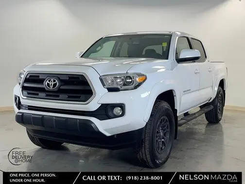 2017 Toyota Tacoma SR5 4WD photo