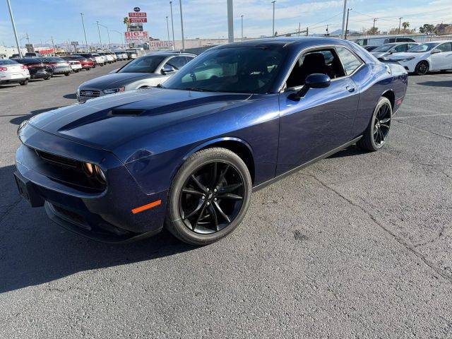 2017 Dodge Challenger SXT RWD photo