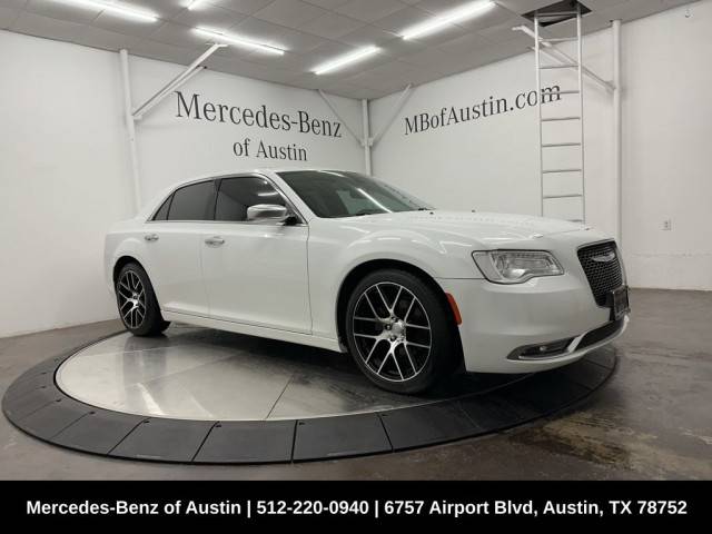 2017 Chrysler 300 300C Platinum RWD photo