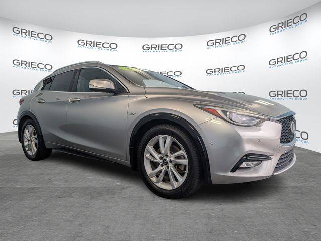 2017 Infiniti QX30 Premium FWD photo