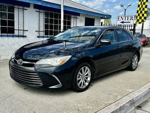 2017 Toyota Camry XLE FWD photo