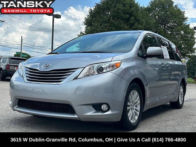 2017 Toyota Sienna XLE Premium FWD photo
