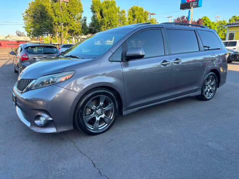 2017 Toyota Sienna SE FWD photo