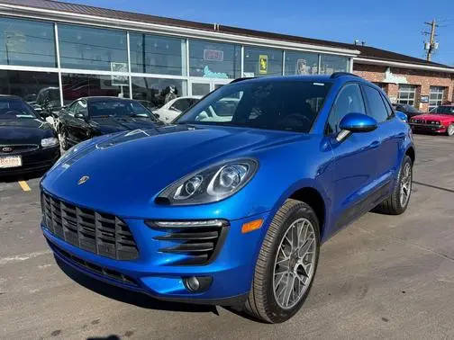 2017 Porsche Macan  AWD photo