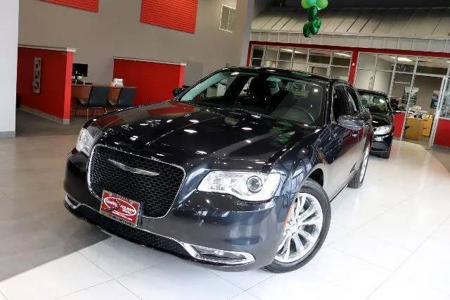 2017 Chrysler 300 Limited AWD photo