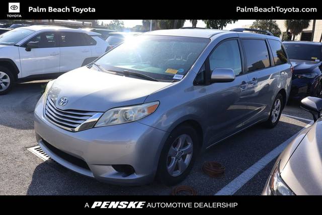 2015 Toyota Sienna LE FWD photo