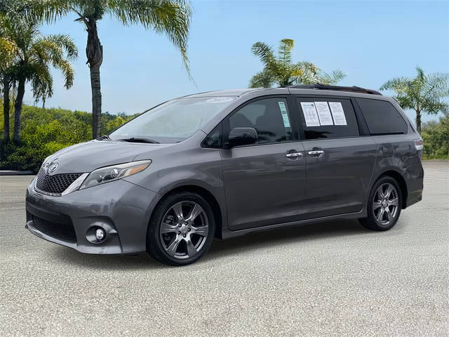 2017 Toyota Sienna SE FWD photo
