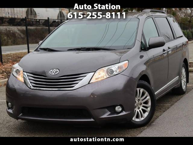 2017 Toyota Sienna XLE FWD photo