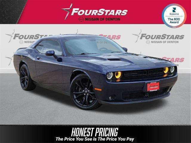 2017 Dodge Challenger SXT Plus RWD photo