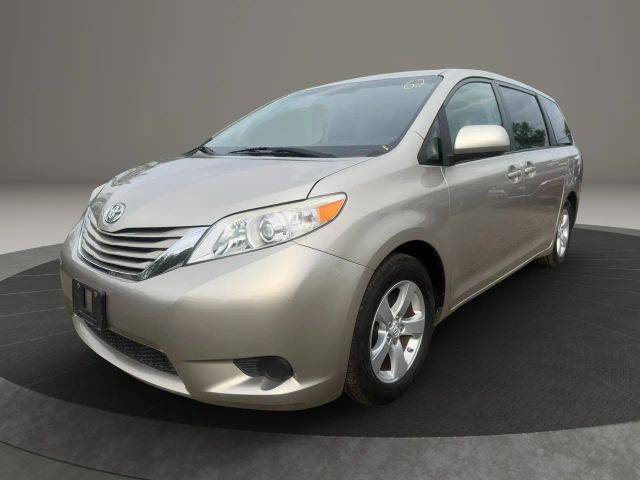 2017 Toyota Sienna LE FWD photo