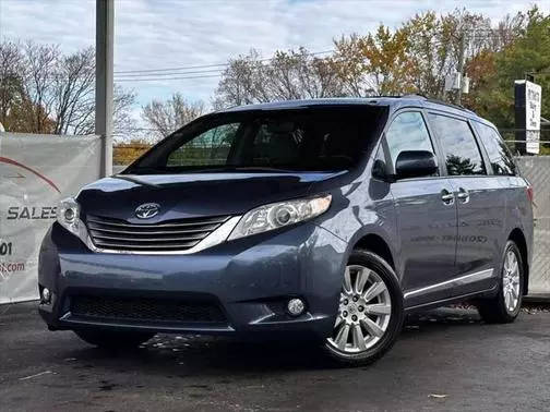 2017 Toyota Sienna XLE AWD photo