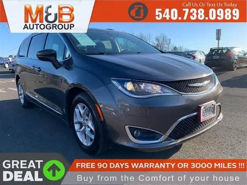 2017 Chrysler Pacifica Minivan Touring-L FWD photo