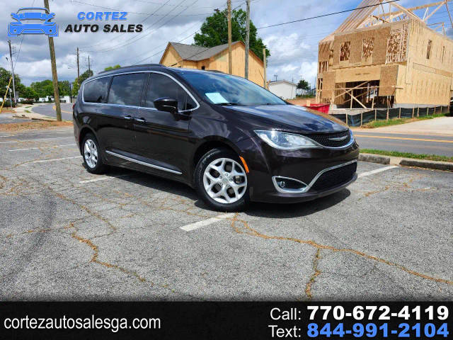 2017 Chrysler Pacifica Minivan Touring-L FWD photo