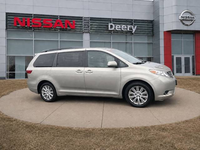 2017 Toyota Sienna LE AWD photo