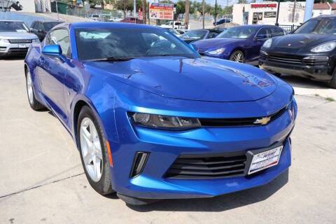 2017 Chevrolet Camaro 1LT RWD photo