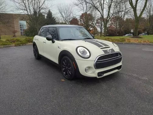 2017 MINI Hardtop 4 Door Cooper S FWD photo