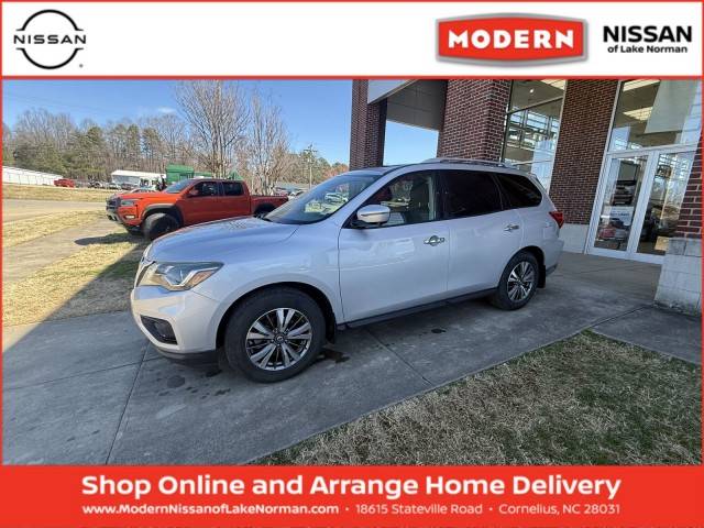 2017 Nissan Pathfinder SL FWD photo