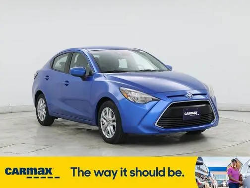 2017 Toyota Yaris  FWD photo