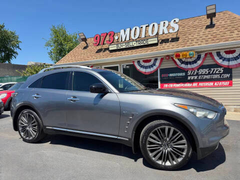 2017 Infiniti QX70 RWD photo