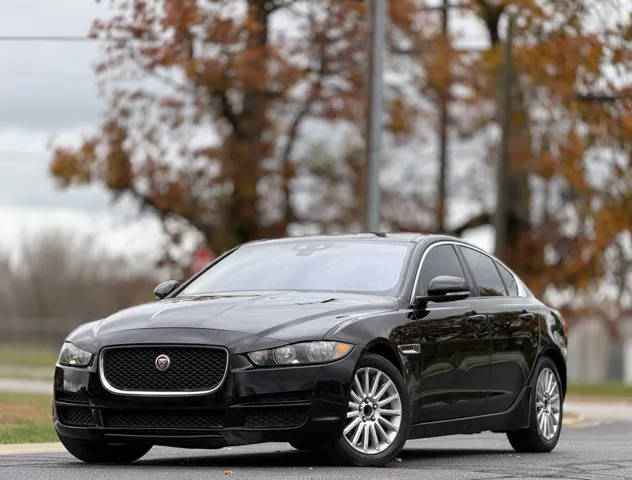 2017 Jaguar XE 25t RWD photo