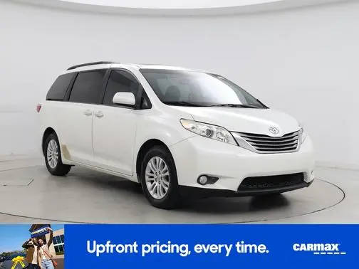 2017 Toyota Sienna XLE Premium FWD photo
