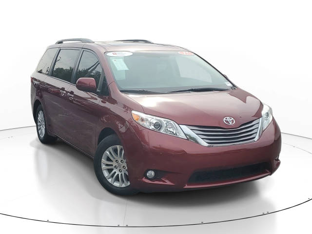 2017 Toyota Sienna XLE FWD photo