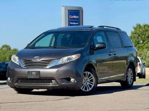 2017 Toyota Sienna XLE FWD photo