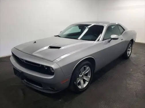 2017 Dodge Challenger SXT RWD photo