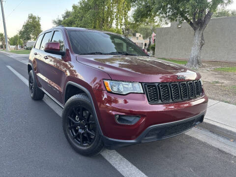 2017 Jeep Grand Cherokee Laredo RWD photo