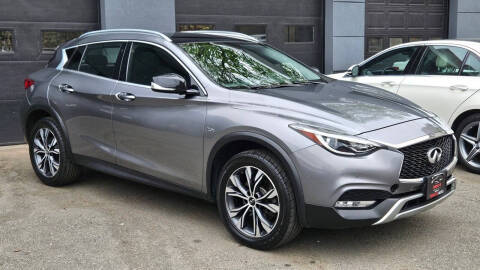 2017 Infiniti QX30 Premium AWD photo