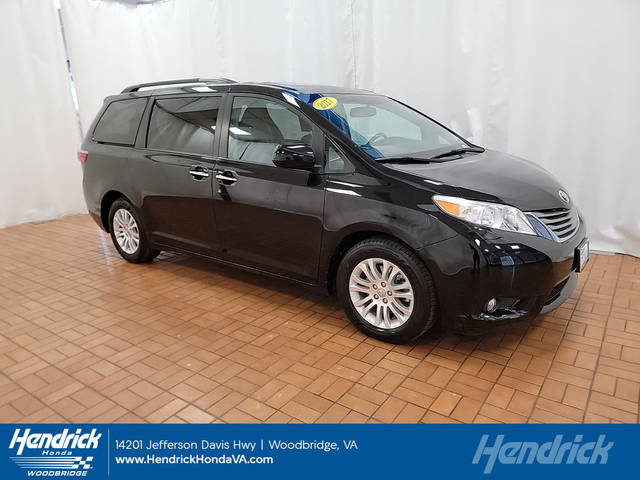 2017 Toyota Sienna XLE FWD photo