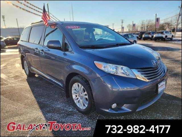 2017 Toyota Sienna XLE FWD photo