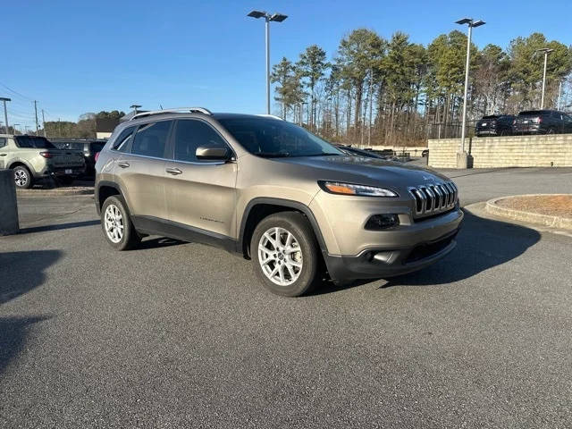 2017 Jeep Cherokee Latitude FWD photo