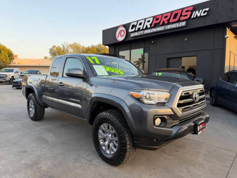 2017 Toyota Tacoma SR5 4WD photo