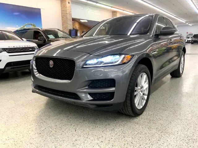 2017 Jaguar F-Pace 20d Prestige AWD photo