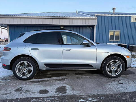 2017 Porsche Macan  AWD photo