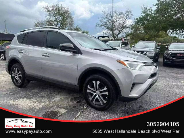 2017 Toyota RAV4 LE FWD photo