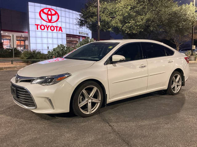 2017 Toyota Avalon Limited FWD photo