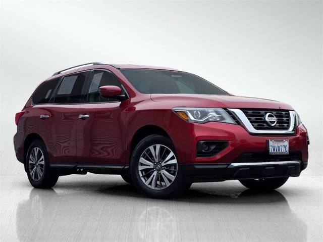 2017 Nissan Pathfinder S FWD photo