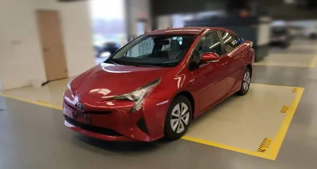 2017 Toyota Prius Four FWD photo