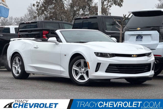 2017 Chevrolet Camaro 1LT RWD photo