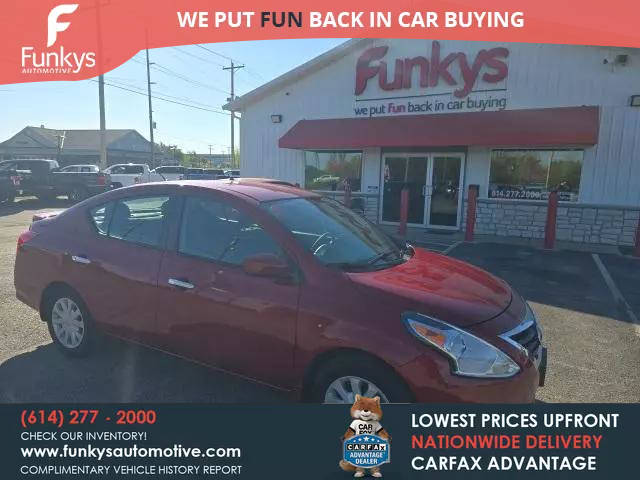 2015 Nissan Versa SV FWD photo