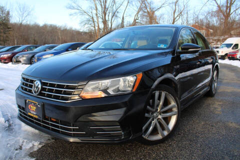 2017 Volkswagen Passat R-Line w/Comfort Pkg FWD photo
