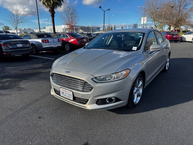 2016 Ford Fusion SE FWD photo