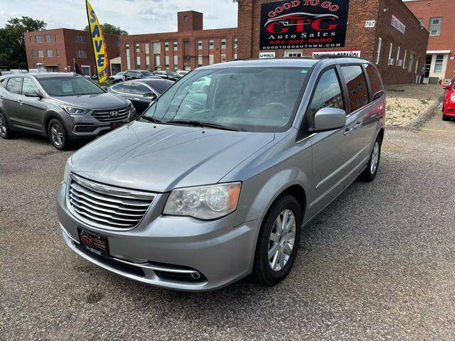 2016 Chrysler Town and Country Touring FWD photo