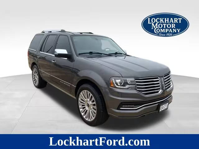 2017 Lincoln Navigator Reserve RWD photo