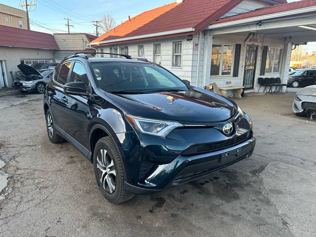 2017 Toyota RAV4 LE AWD photo