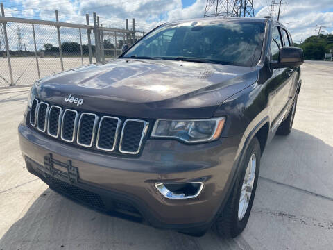 2017 Jeep Grand Cherokee Laredo RWD photo