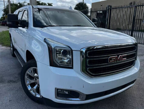 2017 GMC Yukon XL SLT 4WD photo